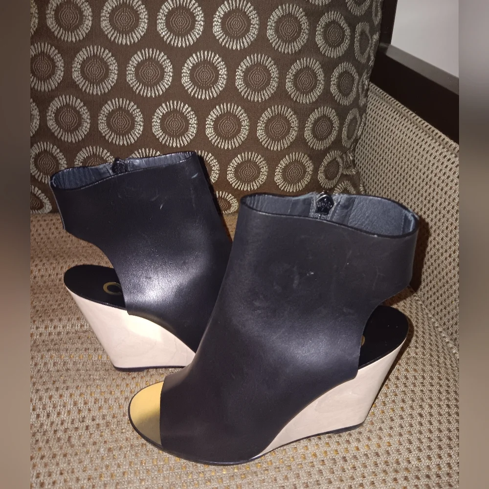 Chanel CC Leather Boots Size 6.5 - Picture 2 of 6